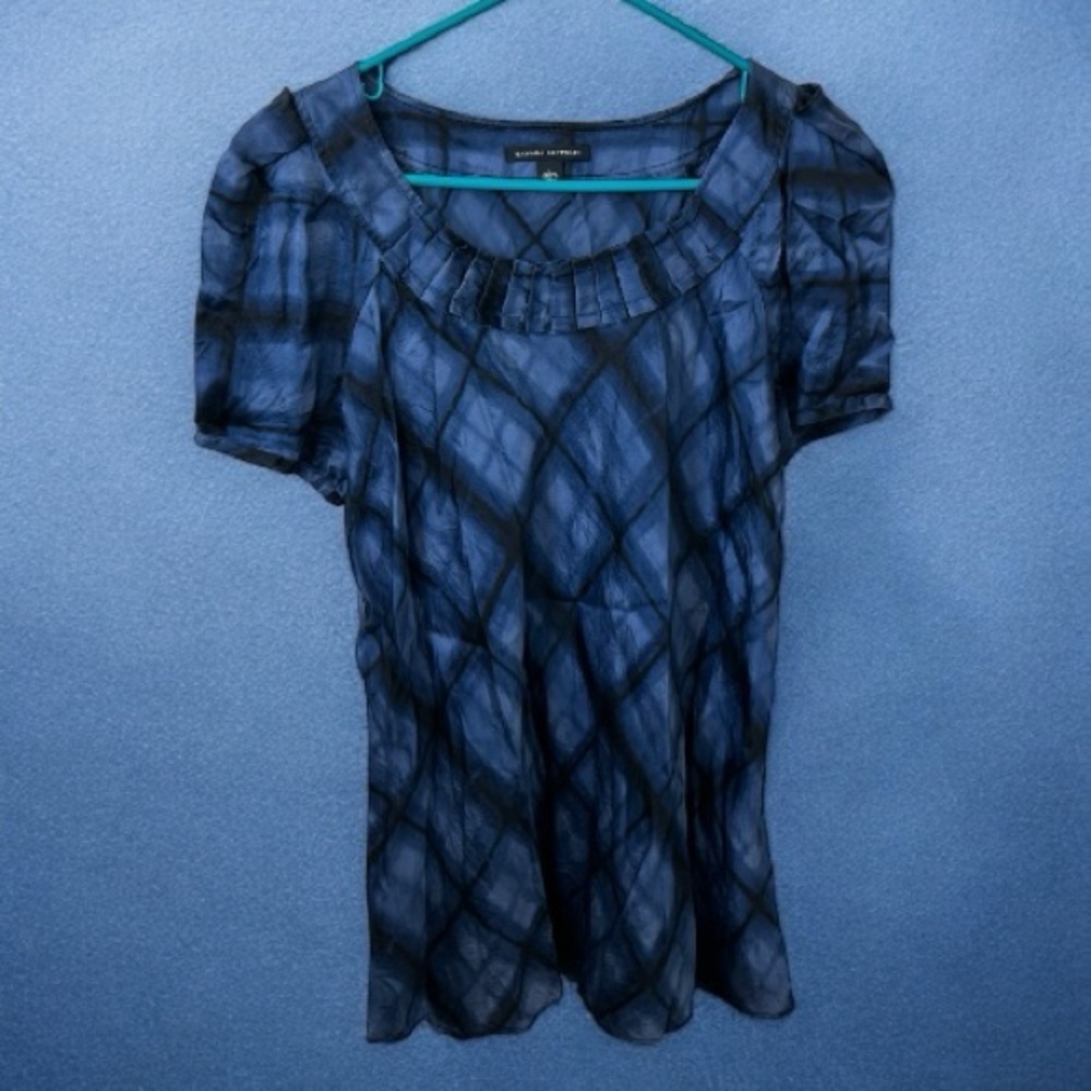 🔹BANANA REPUBLIC: Women’s L, blue & black pattern short silk sleeve blouse🔹